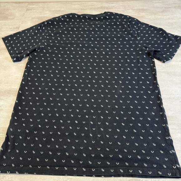 True Religion Shirt Mens Medium Black All Over Print Horseshoe TR Logo - Picture 2 of 6
